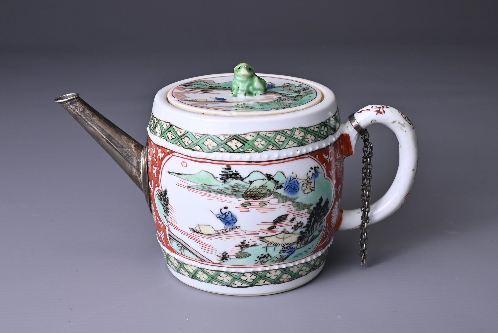 A CHINESE FAMILLE VERTE PORCELAIN TEA POT, 18TH CENTURY. With drum body and flat cover surmounted by (1 of 7)