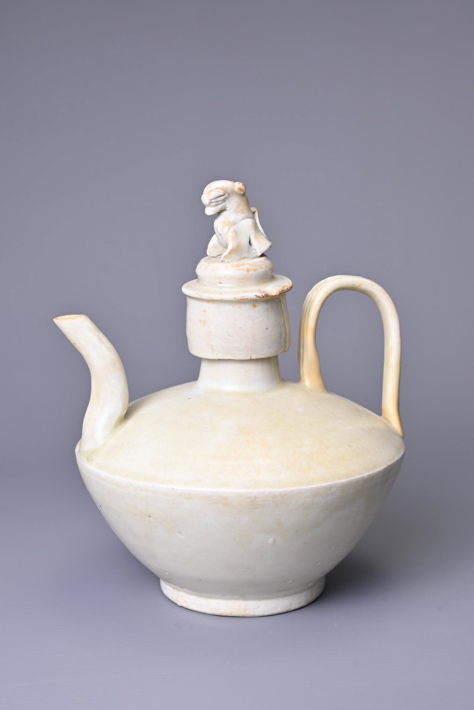 A CHINESE QINGBAI WARE PORCELAIN EWER, SONG DYNASTY (960-1279). Flattened shoulder on a rounded (1 of 6)