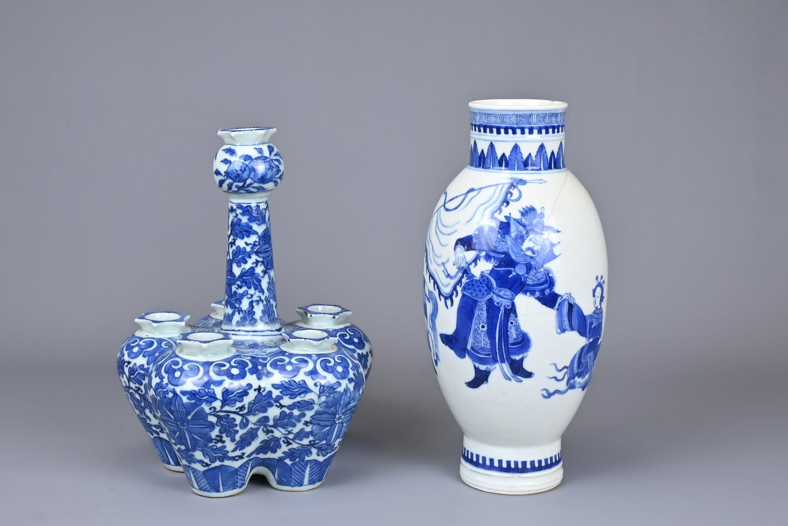 TWO CHINESE BLUE AND WHITE PORCELAIN ITEMS, 19/20TH CENTURY. To include a blue and white jar (1 of 6)