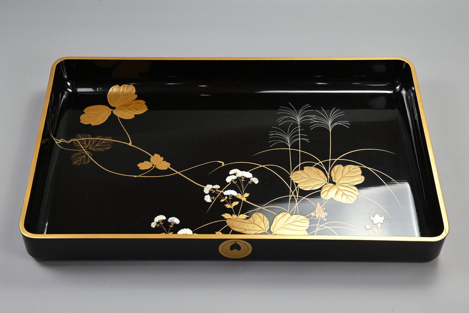 A LARGE EARLY 20TH CENTURY JAPANESE BLACK LACQUER RECTANGULAR KIMONO PRESENTATION TRAY IN ORIGINAL (1 of 10)
