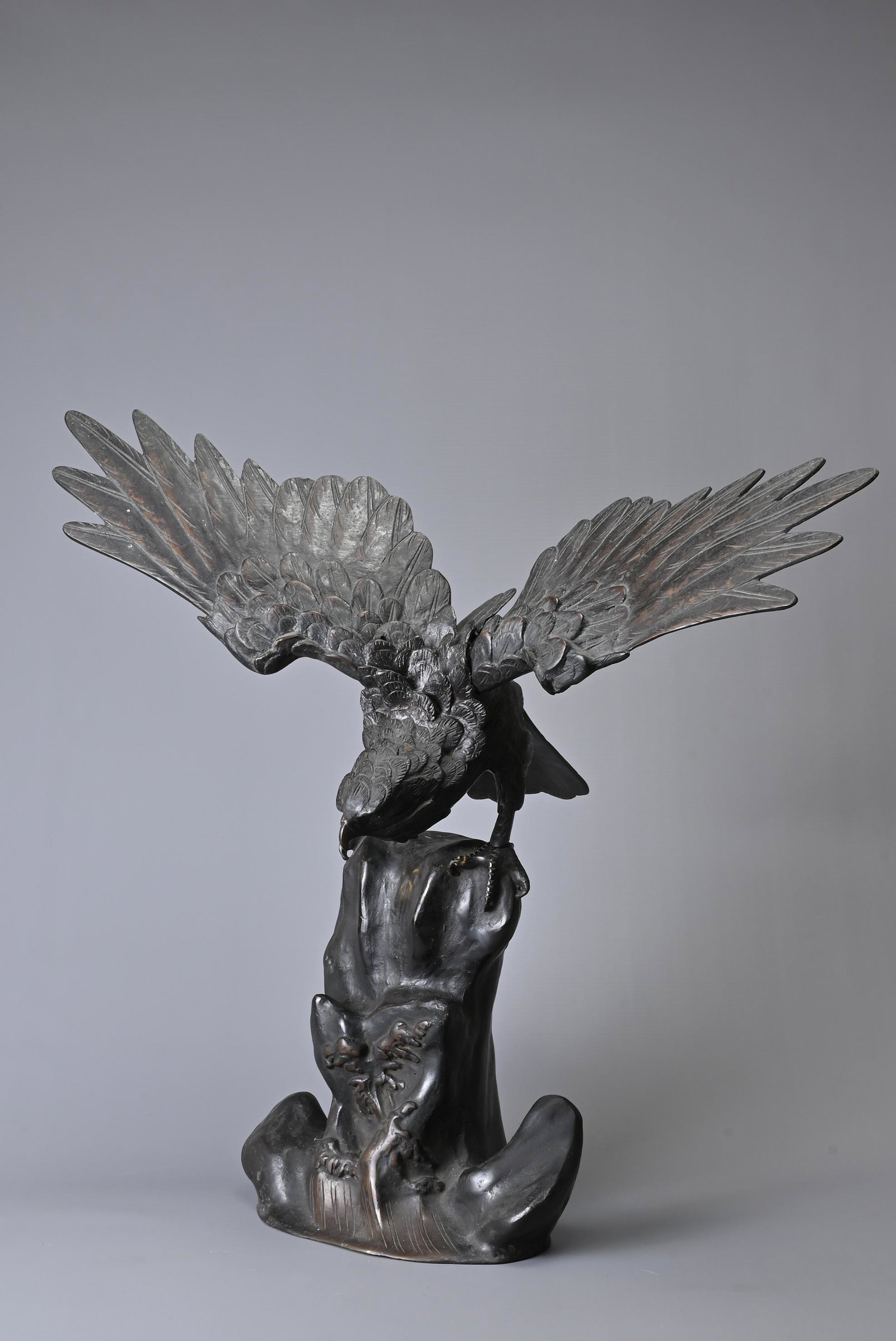 A LARGE JAPANESE SECTIONAL BRONZE MODEL OF A HAWK, MEIJI PERIOD (1868-1912). Naturalistically cast (1 of 7)