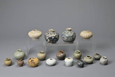 A COLLECTION OF CHINESE PORCELAIN JARLETS, YUAN / MING DYNASTY. Of varying sizes and types to: A COLLECTION OF CHINESE PORCELAIN JARLETS, YUAN / MING DYNASTY. Of varying sizes and types to include blue and white, celadon and glazed examples. 4cm - 8.5cm tall. (17) No major signs of damages and