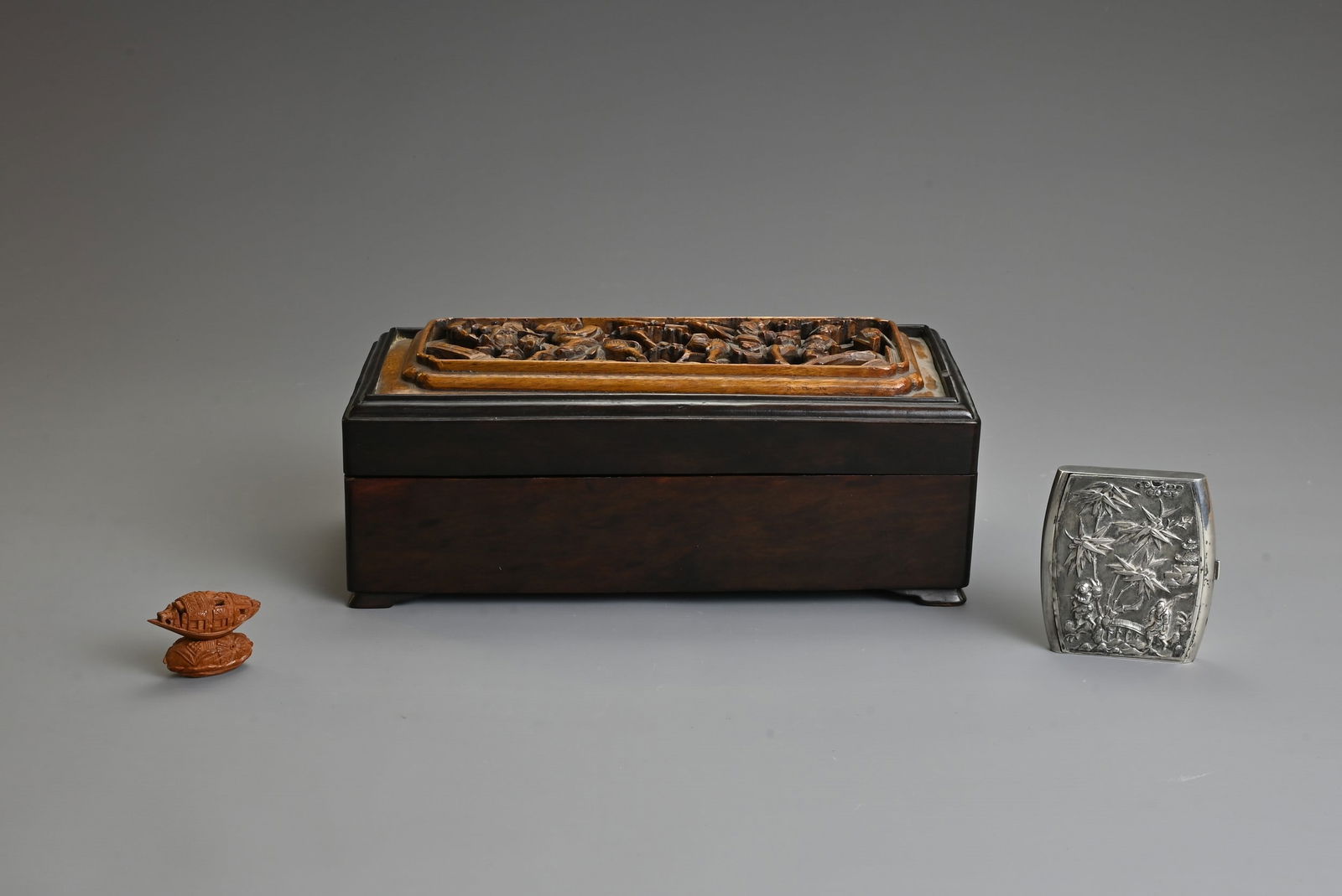 A GROUP OF CHINESE ITEMS, EARLY 20TH CENTURY. To include a hardwood box or rectangular form with (1 of 8)