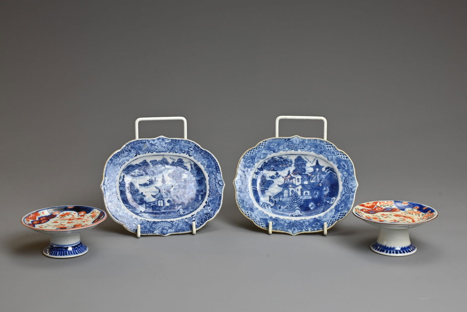 A GROUP OF CHINESE AND JAPANESE PORCELAIN ITEMS, 18/19TH CENTURY. To include a pair of Chinese (1 of 6)