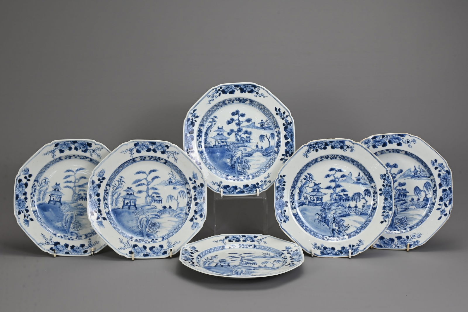 A SET OF CHINESE BLUE AND WHITE PORCELAIN DISHES, 18TH CENTURY. Octagonal lobed dishes decorated (1 of 5)