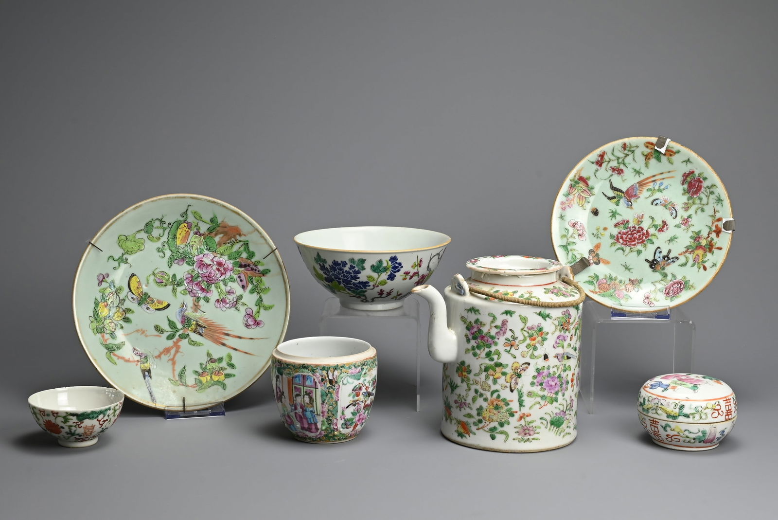 A GROUP OF CHINESE FAMILLE ROSE PORCELAIN ITEMS, 19/20TH CENTURY. To include two celadon ground (1 of 3)