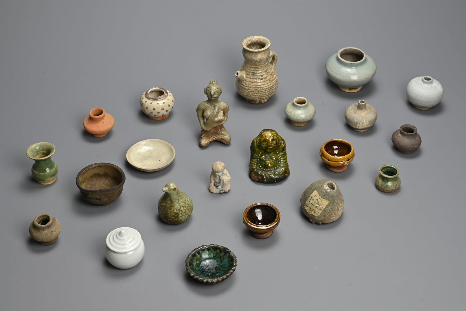 A MIXED GROUP OF CHINESE AND SOUTHEAST ASIAN CERAMIC STONEWARE ITEMS, CIRCA 14TH CENTURY AND (1 of 4)