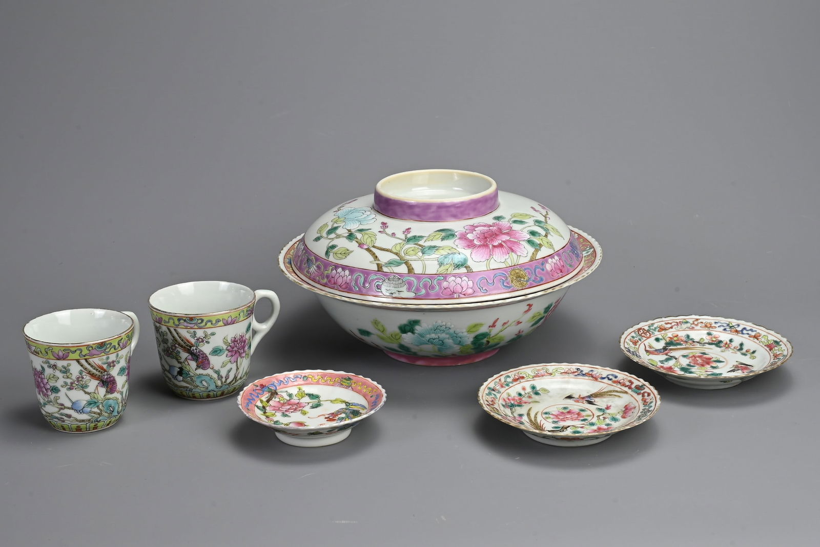A GROUP OF STRAITS CHINESE NYONYA FAMILLE ROSE PORCELAIN ITEMS, 19/20TH CENTURY. To include a bowl (1 of 5)