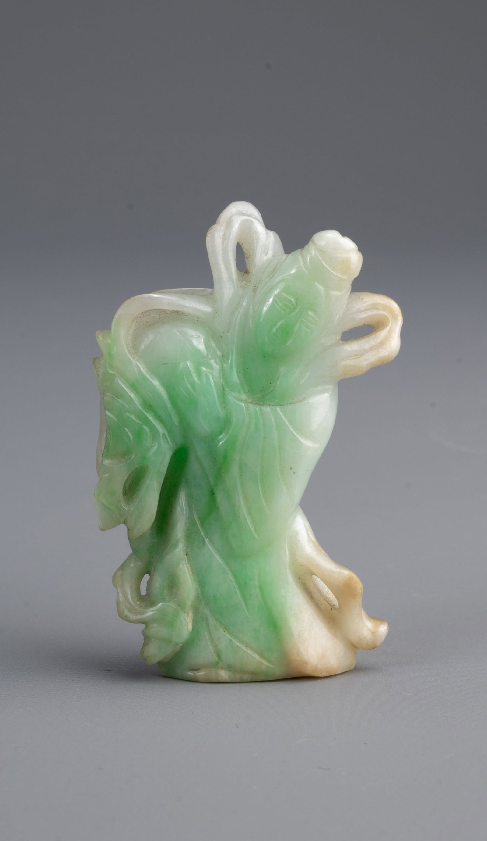 A CHINESE JADE FIGURE OF GUANYIN, 19/20TH CENTURY. Standing dressed in robes. Weight 36.8 grams.: A CHINESE JADE FIGURE OF GUANYIN, 19/20TH CENTURY. Standing dressed in robes. Weight 36.8 grams. Height 5.5cm Losses to one side.