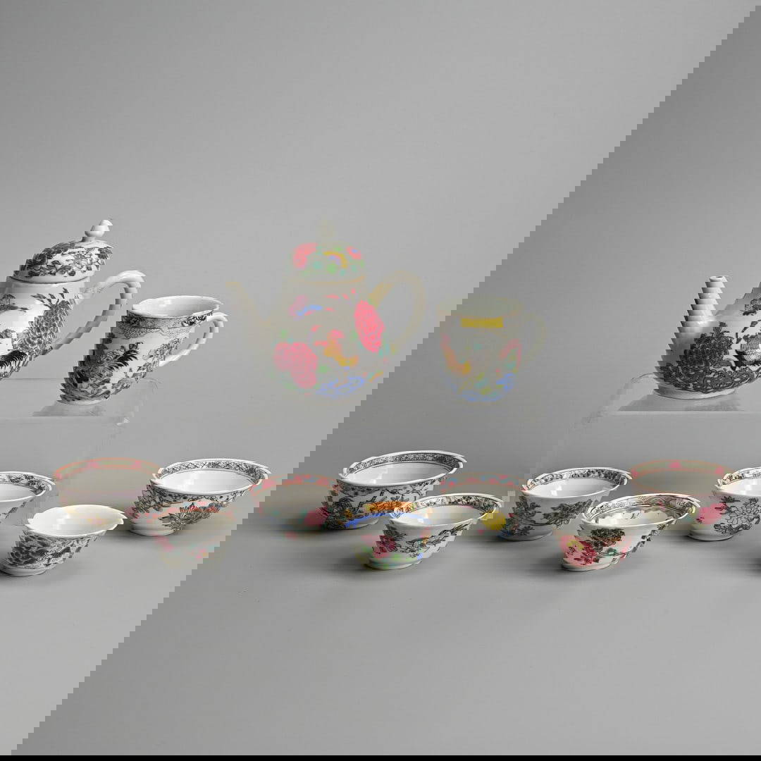 A GROUP OF CHINESE FAMILLE ROSE PORCELAIN DECORATED WITH ROOSTERS, EARLY TO MID 18TH CENTURY.