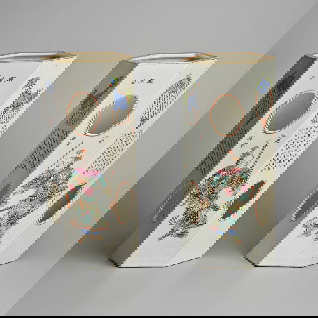 A PAIR OF CHINESE FAMILLE ROSE PORCELAIN 'WU SHUANG PU' HAT STANDS, LATE QING DYNASTY.