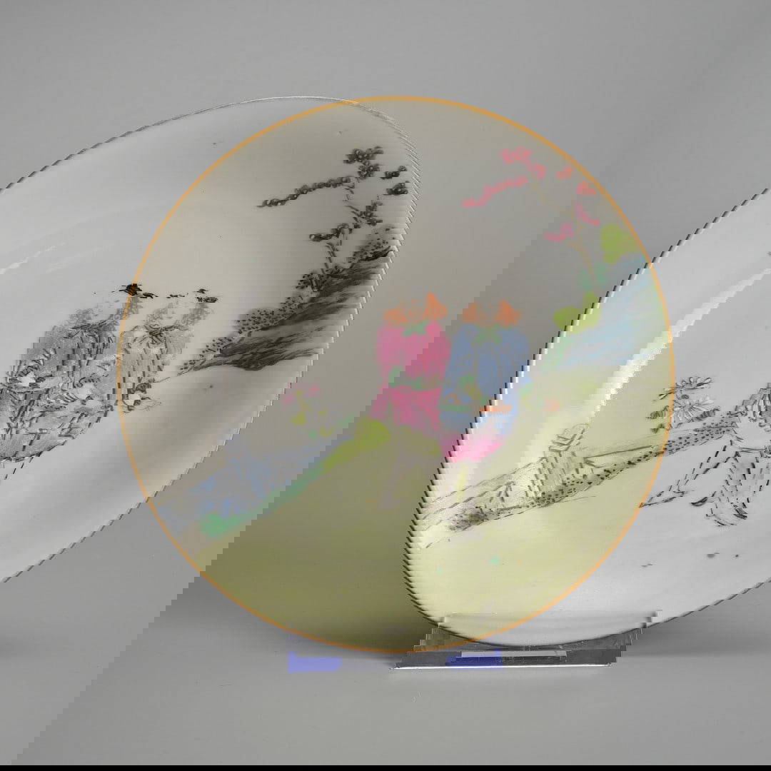 A CHINESE FAMILLE ROSE PORCELAIN DISH, 19TH CENTURY.