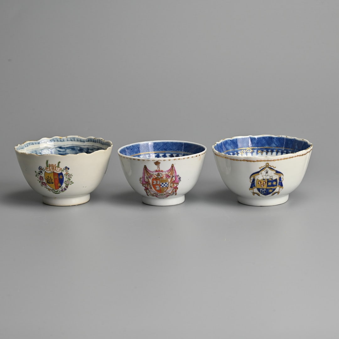 THREE CHINESE EXPORT ARMORIAL PORCELAIN TEABOWLS, QIANLONG (1736-1795).