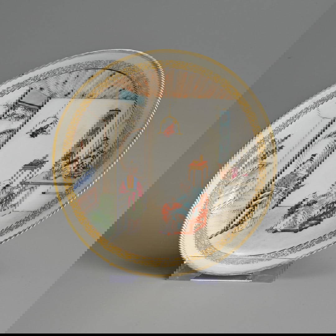 A CHINESE EXPORT FAMILLE ROSE PORCELAIN SAUCER, QIANLONG (1736-1795).