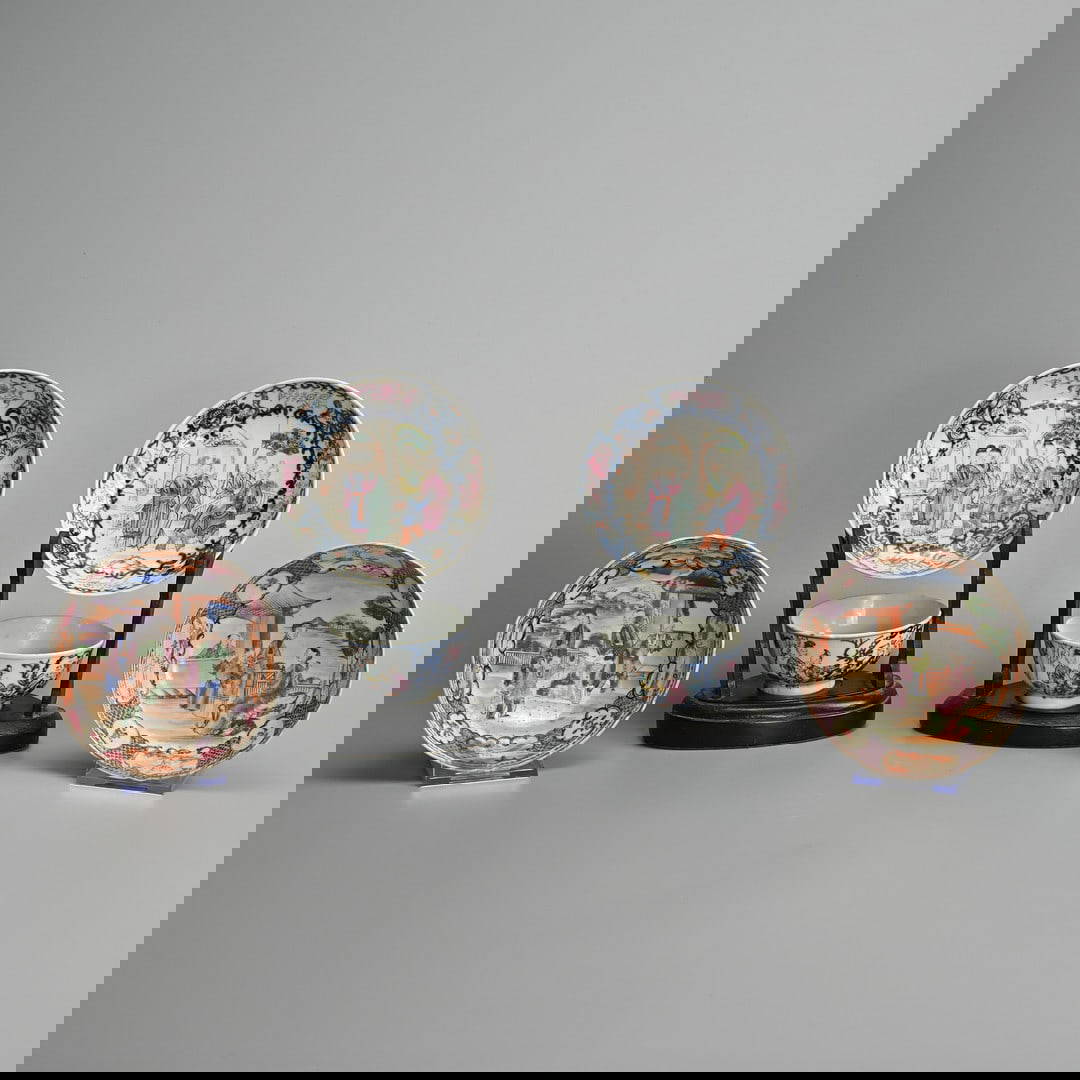 A GROUP OF CHINESE EXPORT FAMILLE ROSE PORCELAIN CUPS AND SAUCERS, 18TH CENTURY.