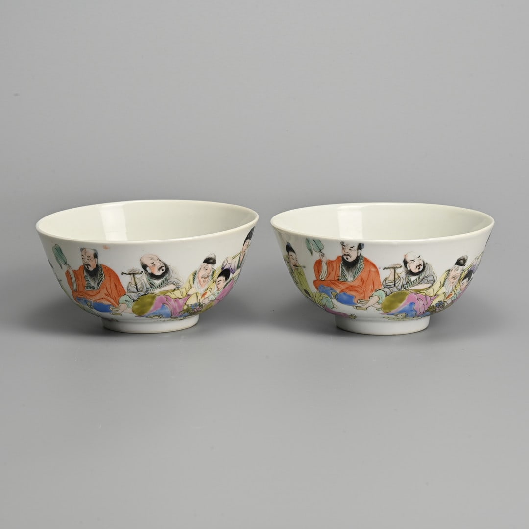 A PAIR OF CHINESE FAMILLE ROSE ENAMELLED PORCELAIN BOWLS, REPUBLIC PERIOD, 20TH CENTURY.