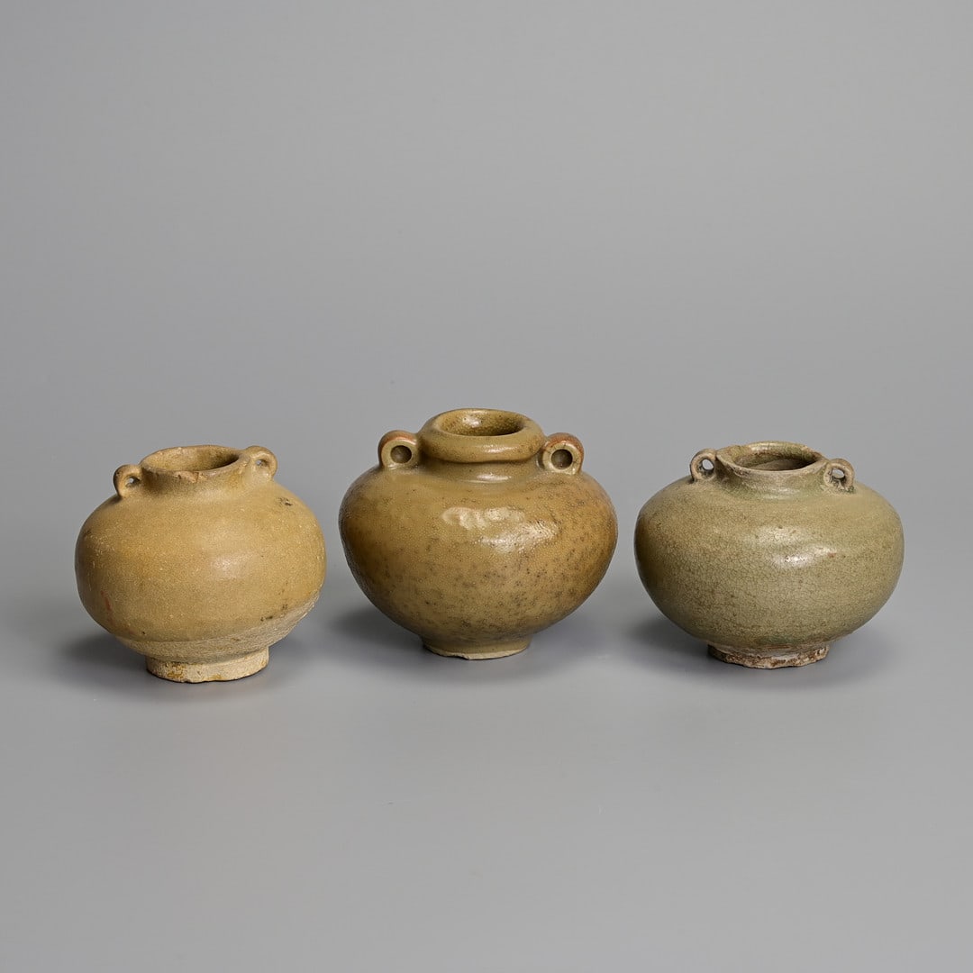 THREE CHINESE LONGQUAN CELADON GLAZED JARLETS, YUAN / MING DYNASTY.