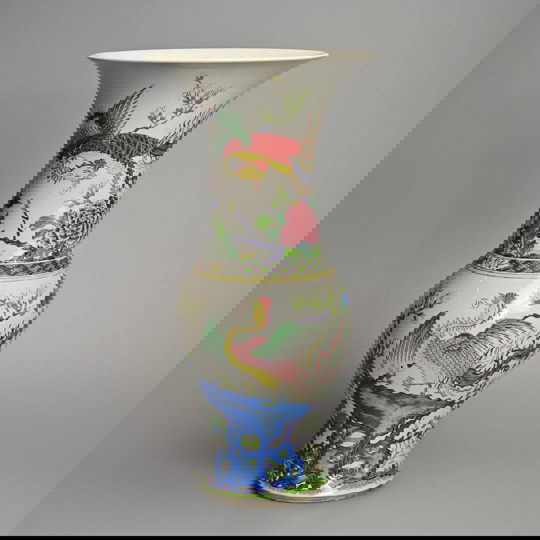 A LARGE CHINESE FAMILLE ROSE ENAMELLED PORCELAIN YENYEN VASE, REPUBLIC PERIOD.