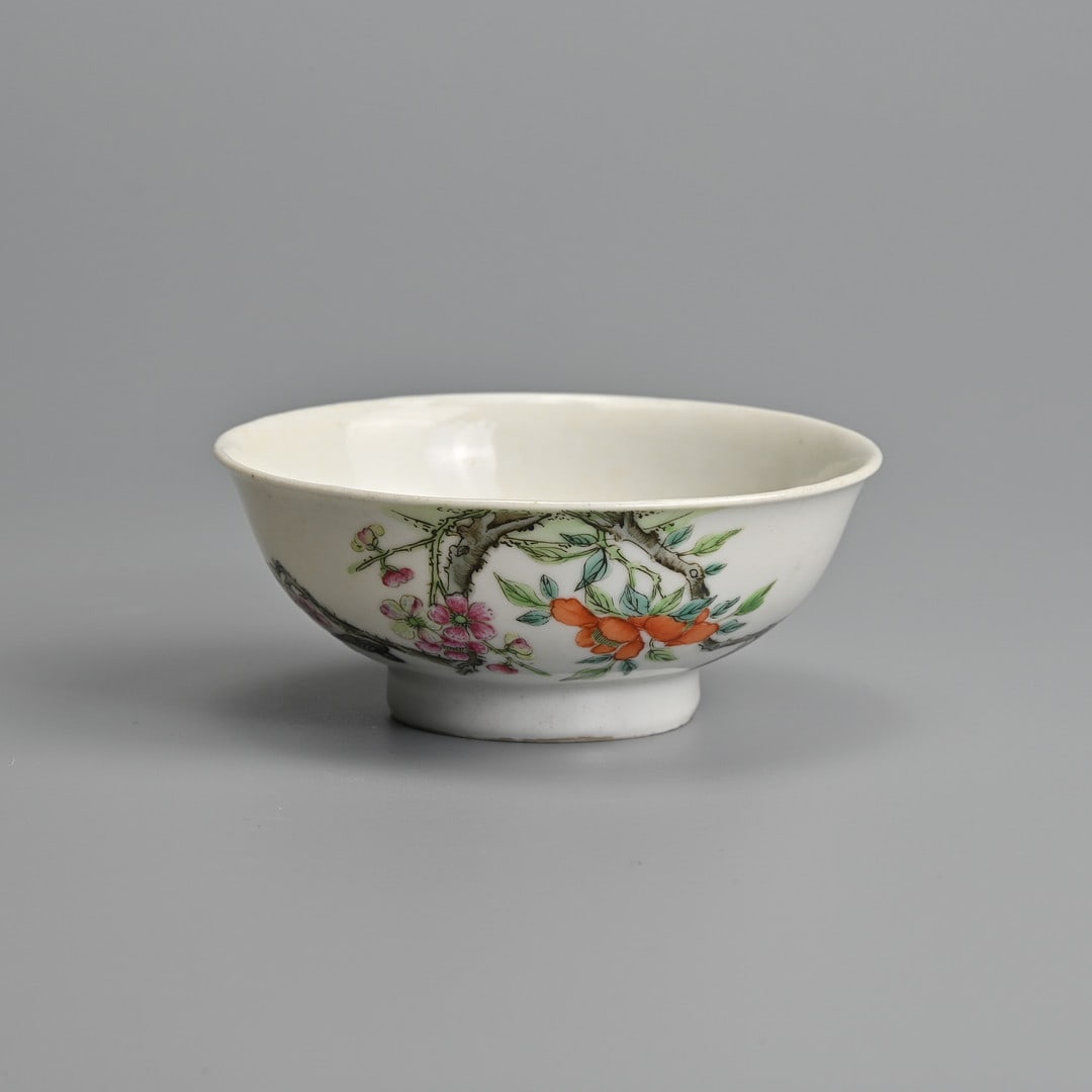 A SMALL CHINESE FAMILLE ROSE PORCELAIN BOWL, REPUBLIC PERIOD, EARLY 20TH CENTURY.: Decorated with magpies perched in a flowering prunus tree with butterfly. The base with a pear spray. 10cm diam.