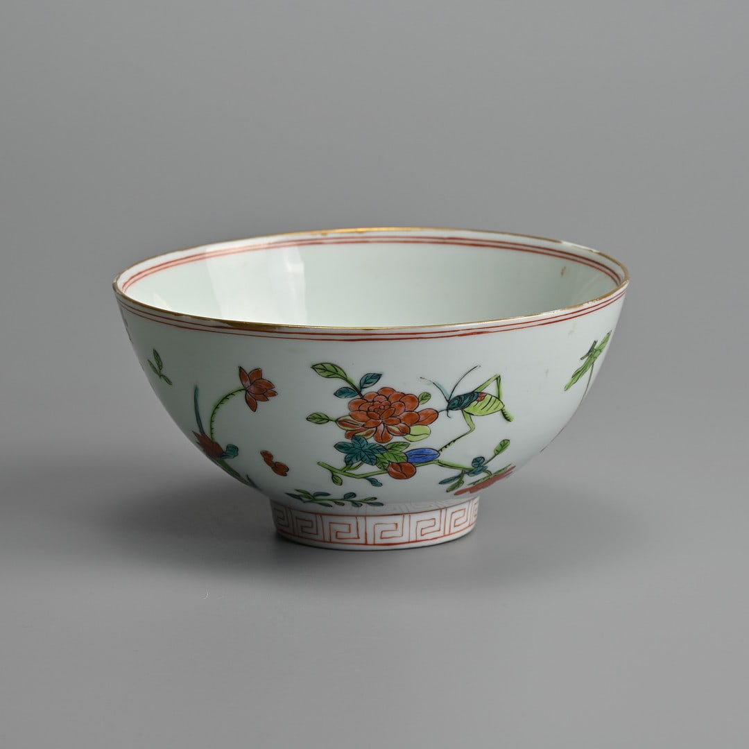 A CHINESE ENAMELLED PORCELAIN BOWL, SHENDE TANG MARK.