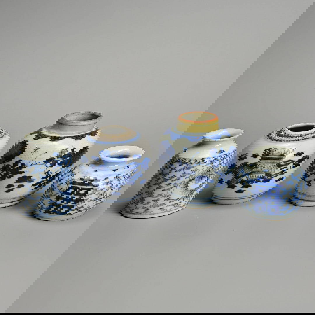 A GROUP OF FOUR CHINESE BLUE AND WHITE PORCELAIN JARS, QING DYNASTY.