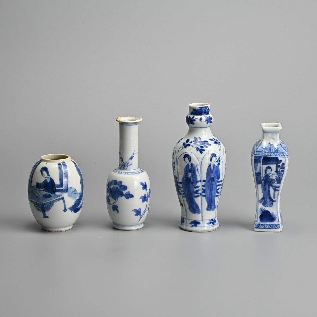 FOUR CHINESE BLUE AND WHITE PORCELAIN MINIATURE VASES, KANGXI PERIOD (1662-1722).