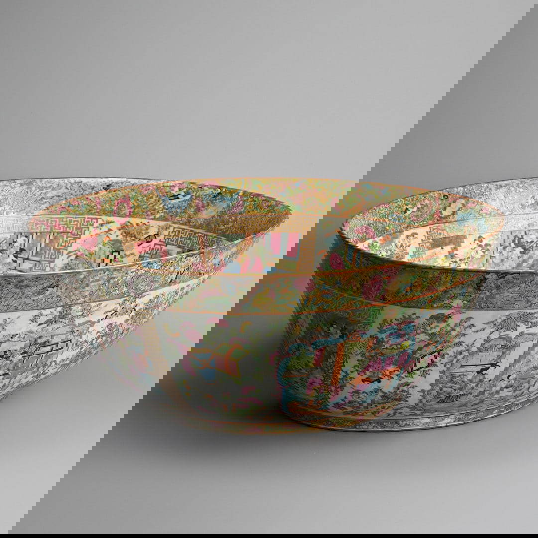 A VERY LARGE CHINESE CANTON FAMILLE ROSE PORCELAIN PUNCH BOWL, 19TH CENTURY.