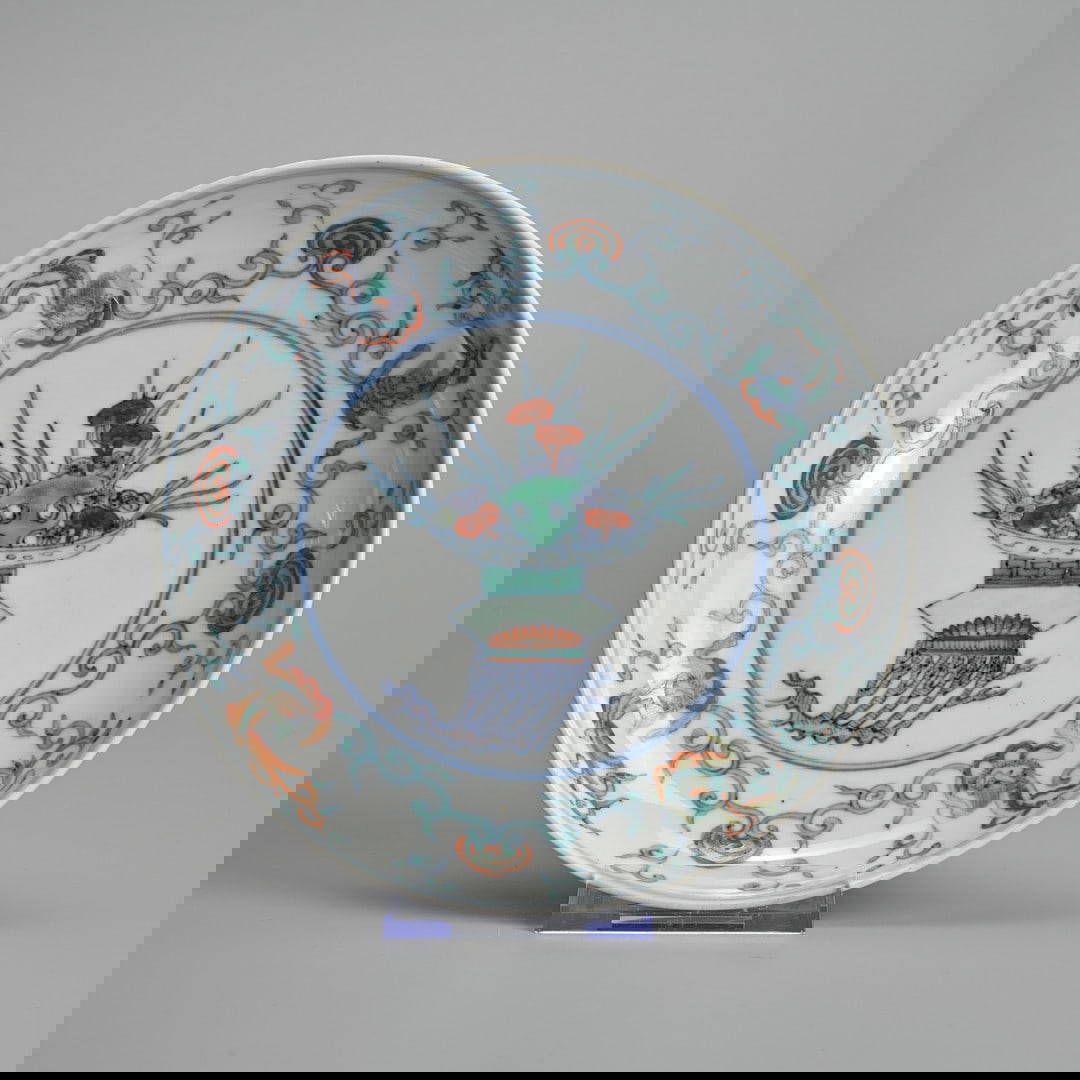 A CHINESE DOUCAI PORCELAIN DISH, APOCRYPHAL XUANDE MARK.