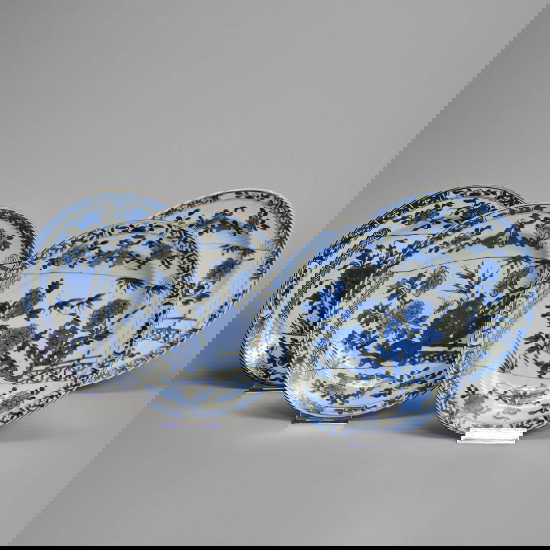 FOUR CHINESE BLUE AND WHITE PORCELAIN DISHES, 18TH CENTURY.