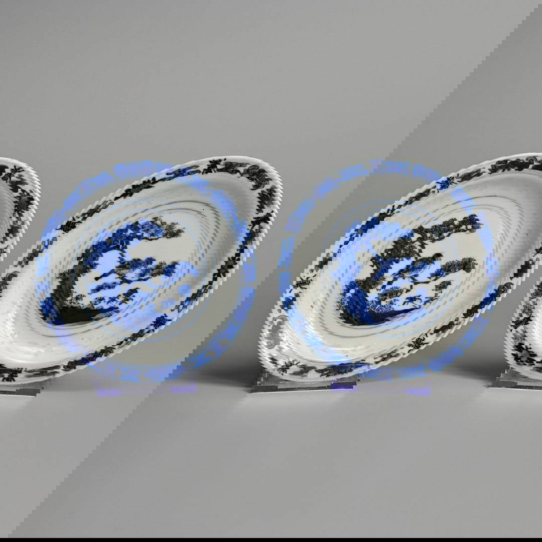 A PAIR OF CHINESE BLUE AND WHITE RICE GRAIN PATTERN DISHES, 19TH CENTURY.