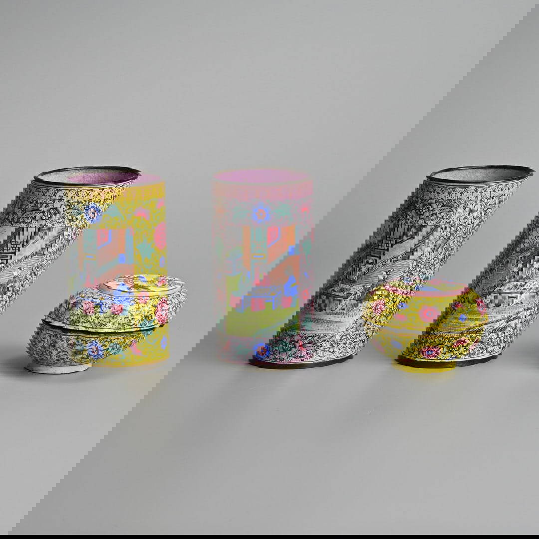 THREE CHINESE CANTON ENAMEL ITEMS, 19TH CENTURY.