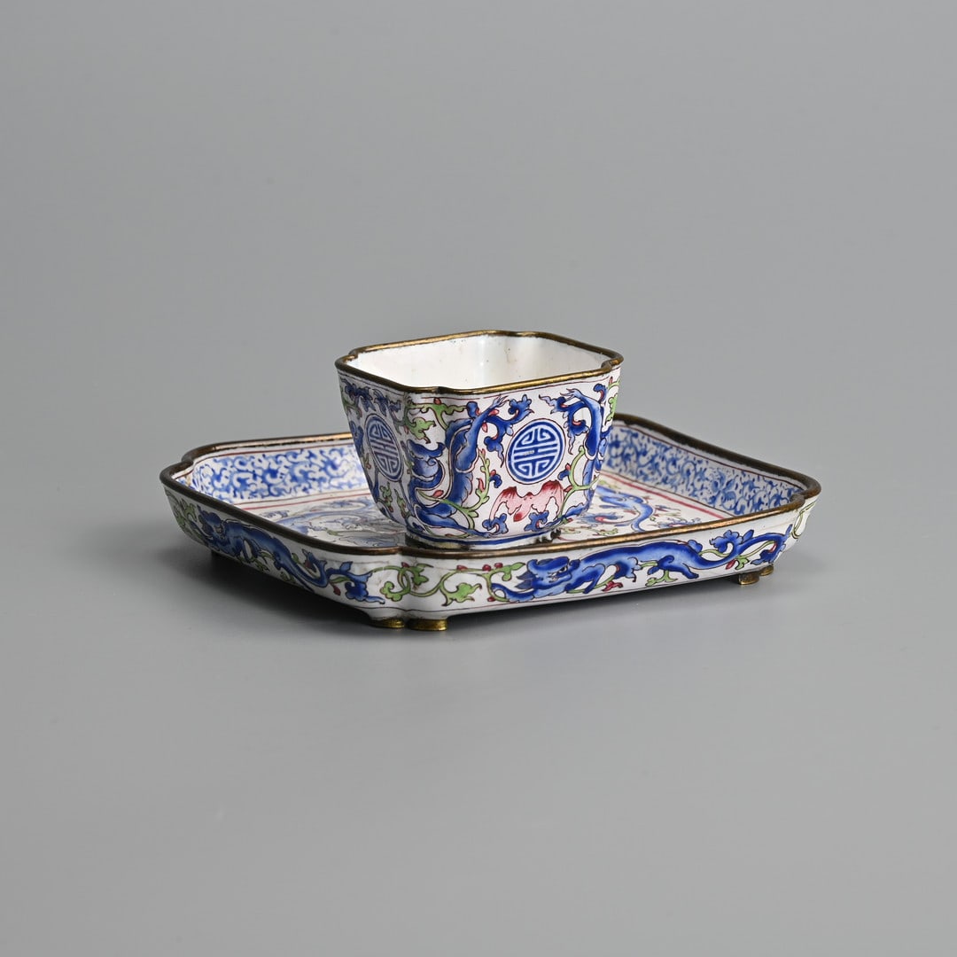 A SMALL CHINESE CANTON ENAMEL CUP AND SAUCER, 18TH CENTURY.