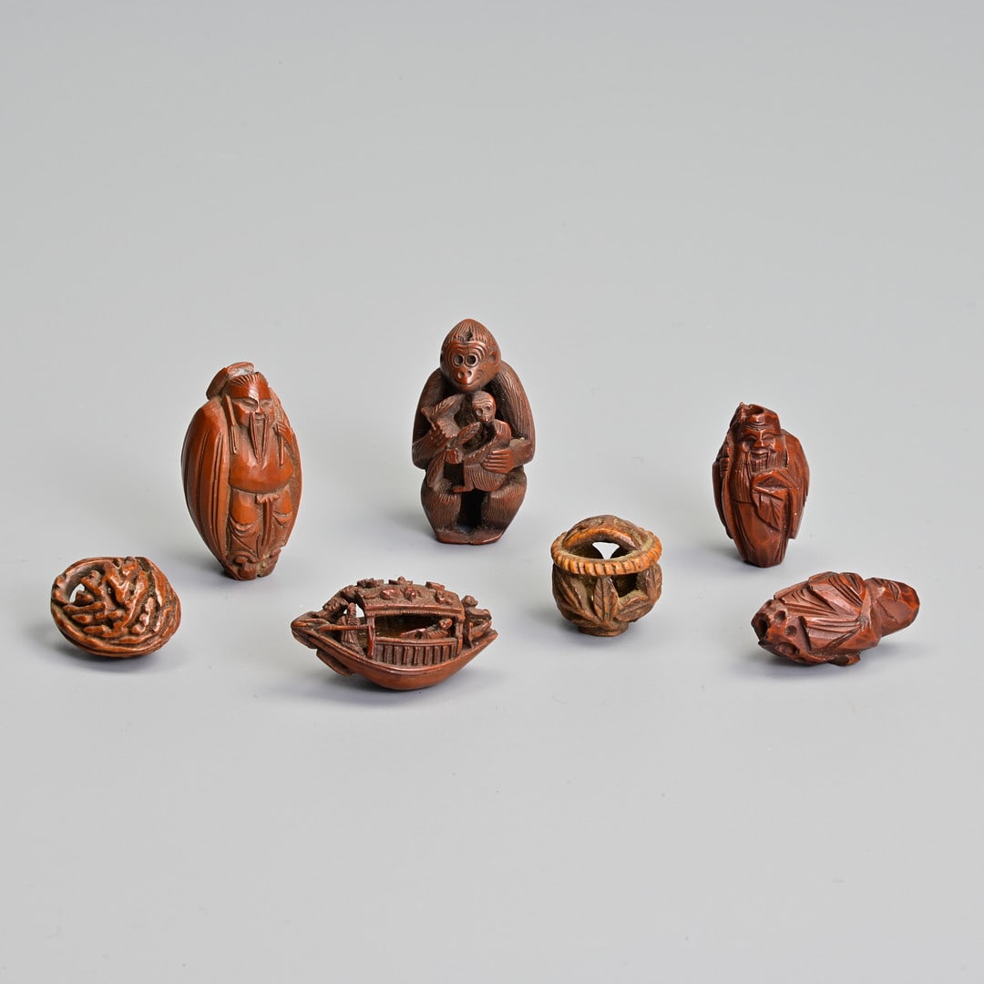 A GROUP OF CHINESE HEDIAO NUT BEADS / CARVINGS, 19/20TH CENTURY. (1 of 3)