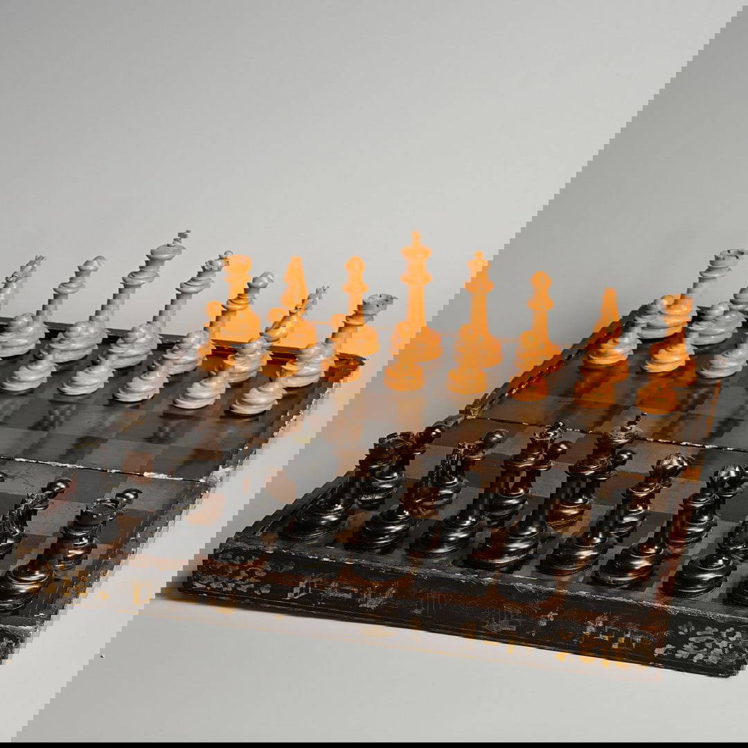 A CHINESE CANTON EXPORT BLACK LACQUERED AND GILT FOLDING GAMES BOX, LATE 19TH CENTURY.