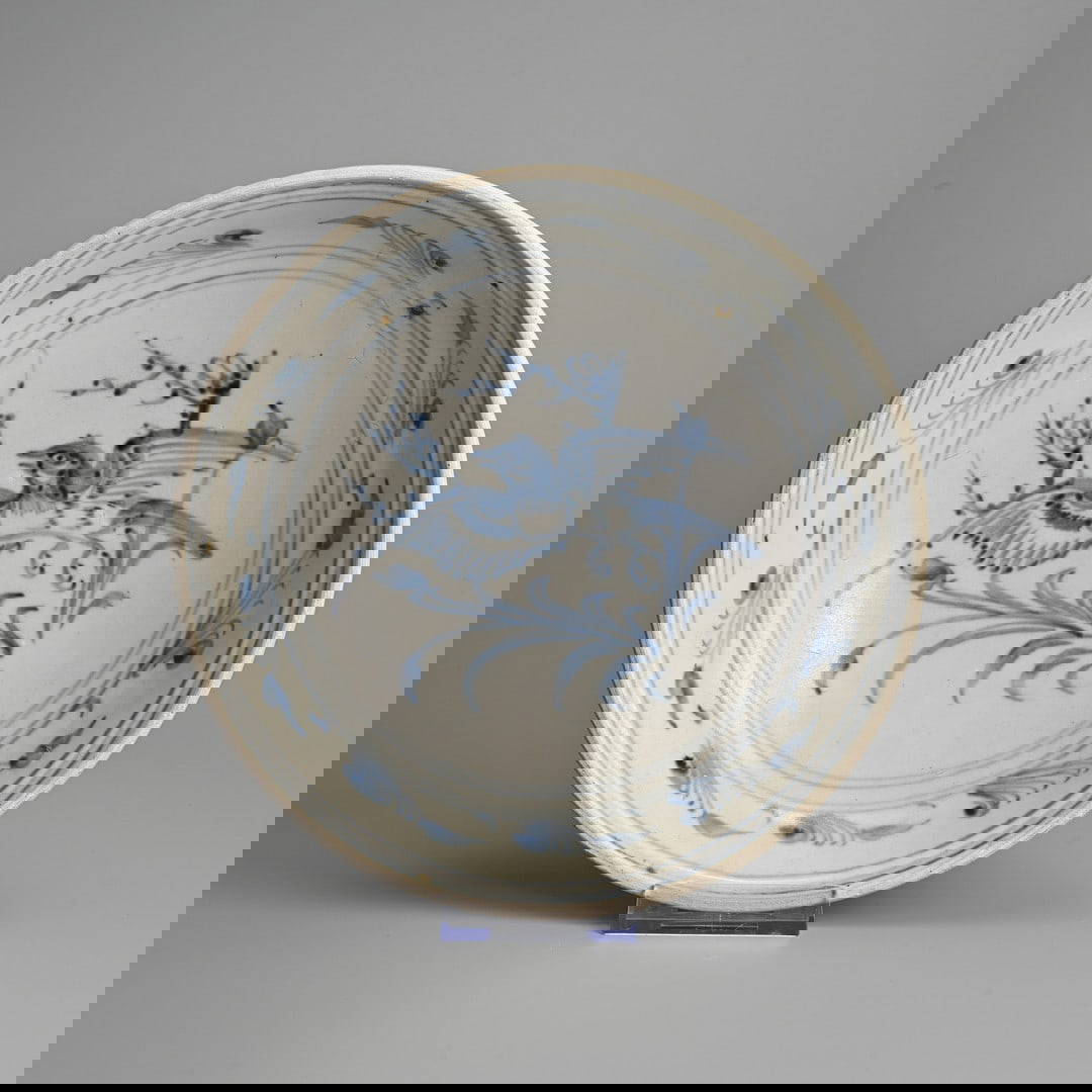 A VIETNAMESE BLUE AND WHITE POTTERY DISH, HOI AN, 15/16TH CENTURY.