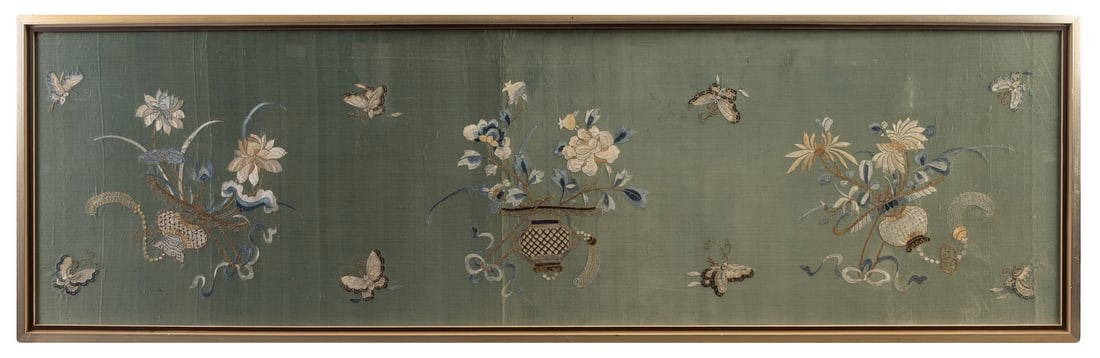 A FRAMED CHINESE SILK AND GOLD THREAD EMBROIDERED PANEL, QING DYNASTY, 18/19TH CENTURY.