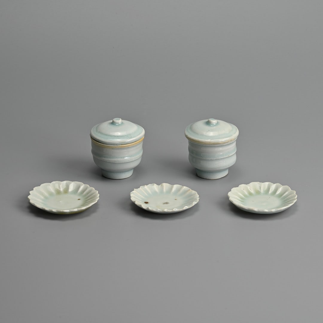 A GROUP OF CHINESE QINBAI GLAZED PORCELAIN ITEMS, PROBABLY SONG DYNASTY.