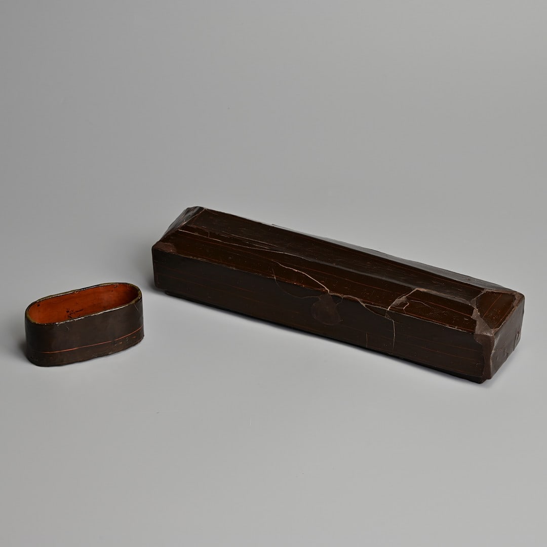 A RARE CHINESE PAINTED DARK BROWN AND RED LACQUERED BOX AND COVER, WESTERN HAN DYNASTY (206 BC - 8