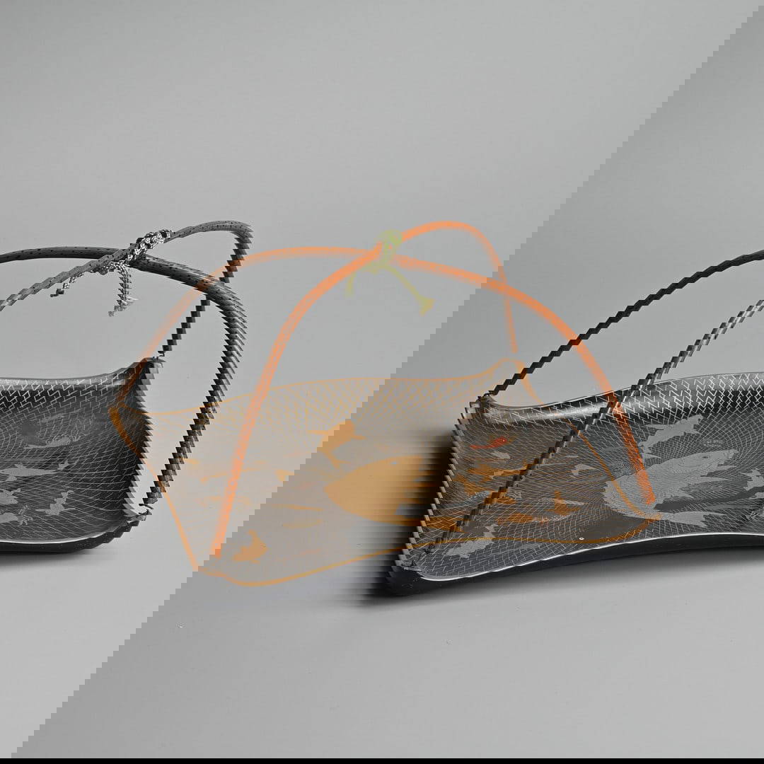 A JAPANESE BLACK AND GILT LACQUER TEA CEREMONY TRAY, LATE MEIJI PERIOD (1868-1912).