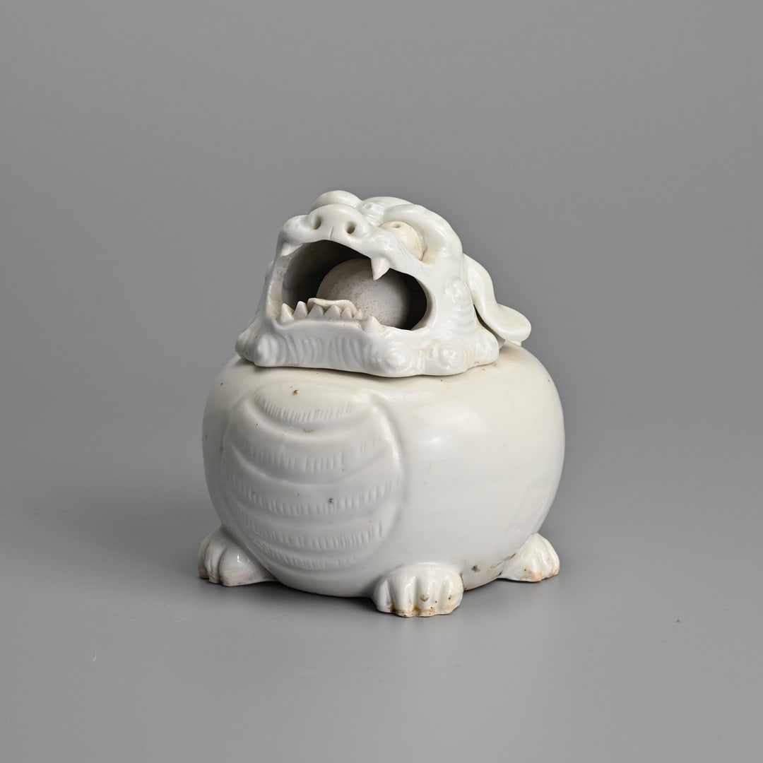 A JAPANESE WHITE GLAZED PORCELAIN SHISHI KORO, POSSIBLY HIRADO WARE, MEIJI PERIOD.
