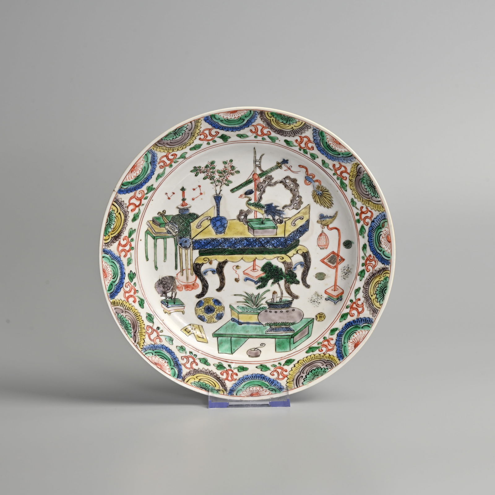 A CHINESE FAMILLE VERTE PORCELAIN PLATE, KANGXI (1662-1722). (1 of 5)