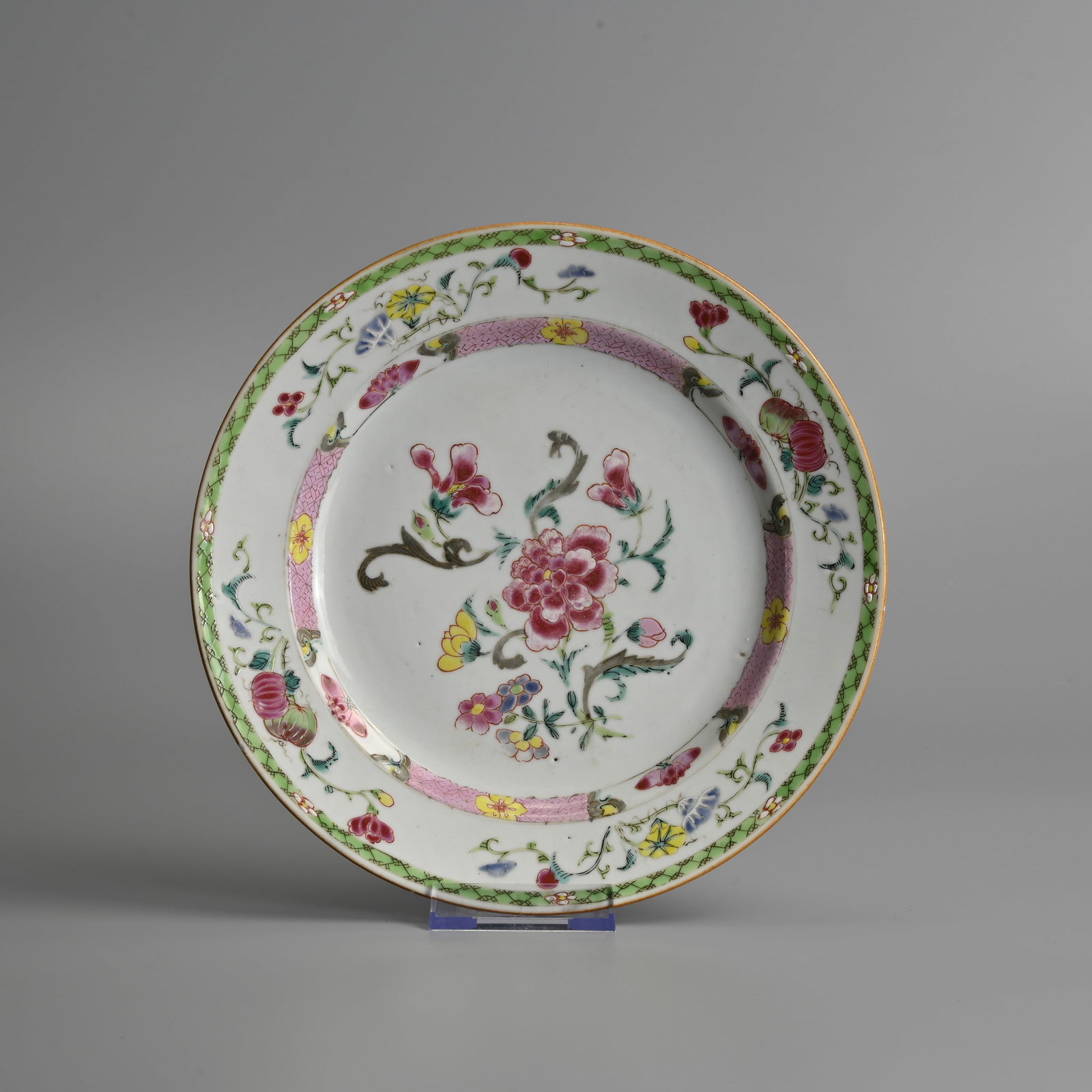 A CHINESE FAMILLE ROSE EXPORT PORCELAIN DISH, EARLY 18TH CENTURY. (1 of 3)