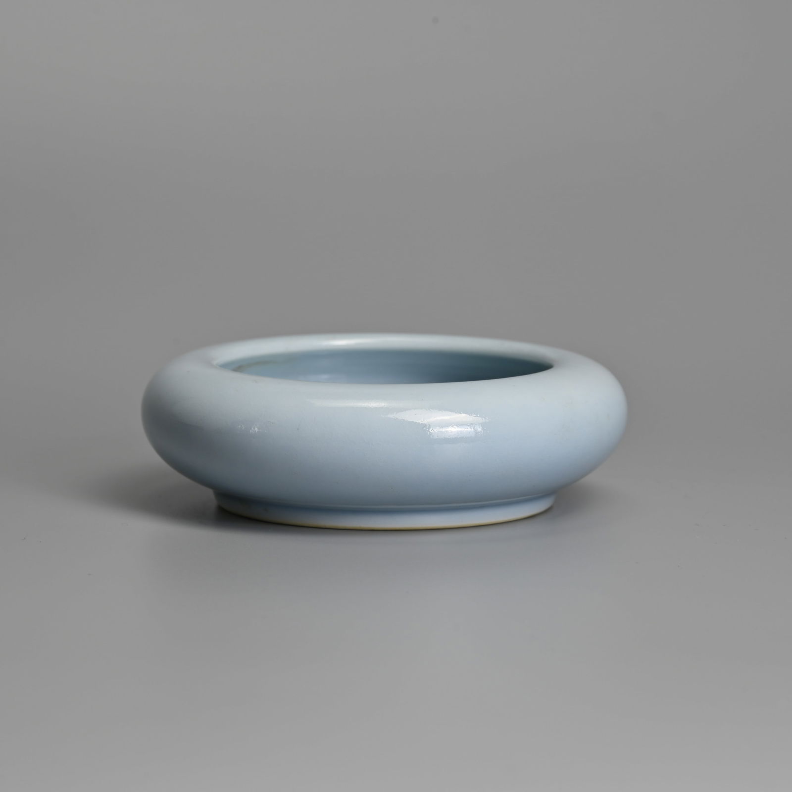 A CHINESE CLAIRE DE LUNE GLAZED PORCELAIN BRUSH WASHER, KANGXI MARK. (1 of 7)