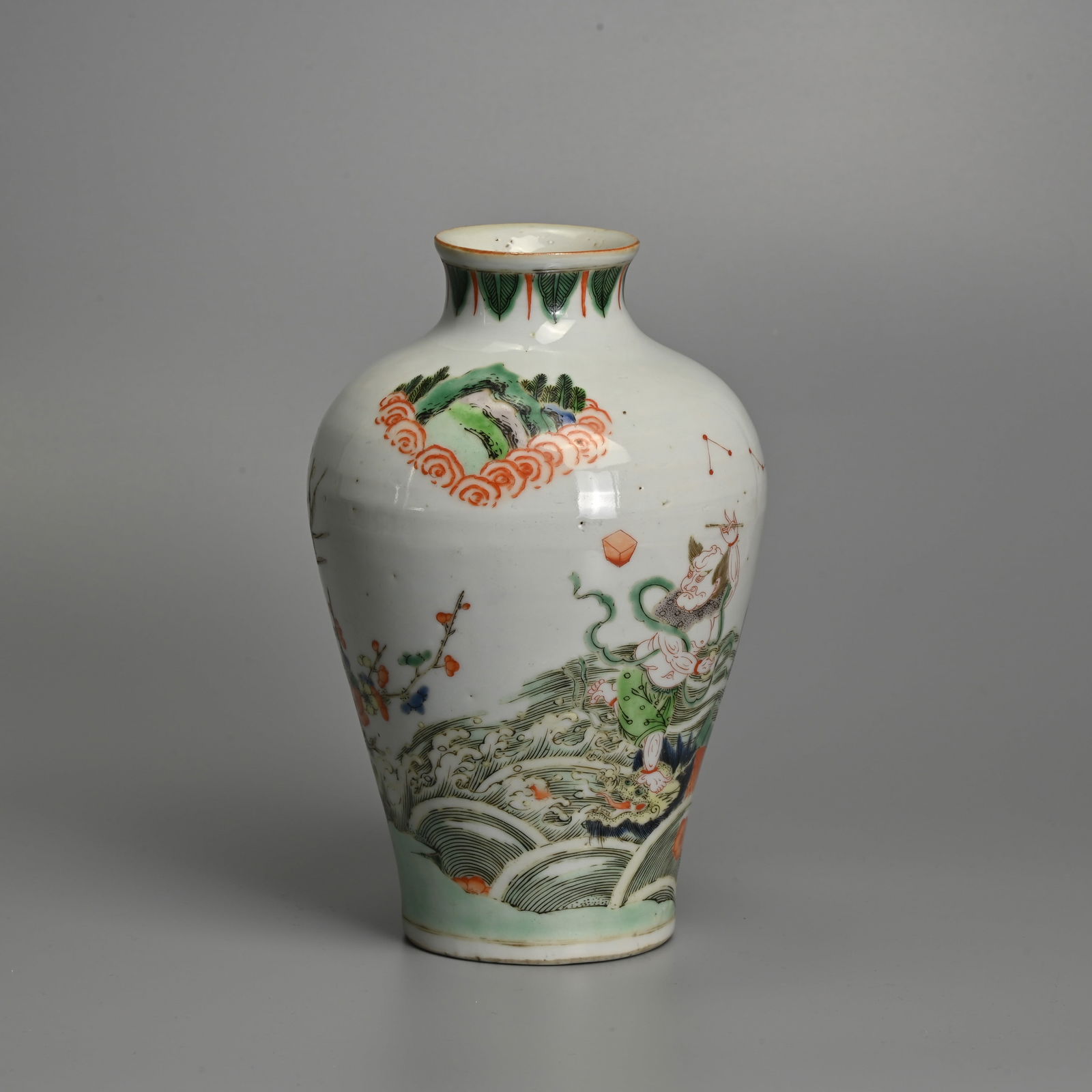 A CHINESE FAMILLE VERTE PORCELAIN 'KUI XING' VASE, 19/20TH CENTURY. (1 of 6)