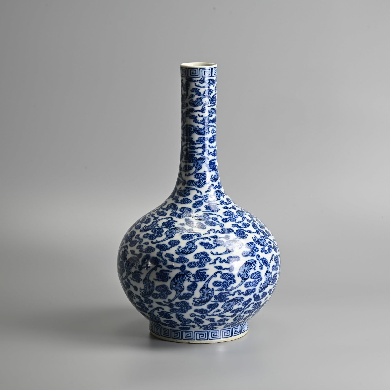 A CHINESE BLUE AND WHITE PORCELAIN 'BATS' VASE, LATE QING DYNASTY. (1 of 7)