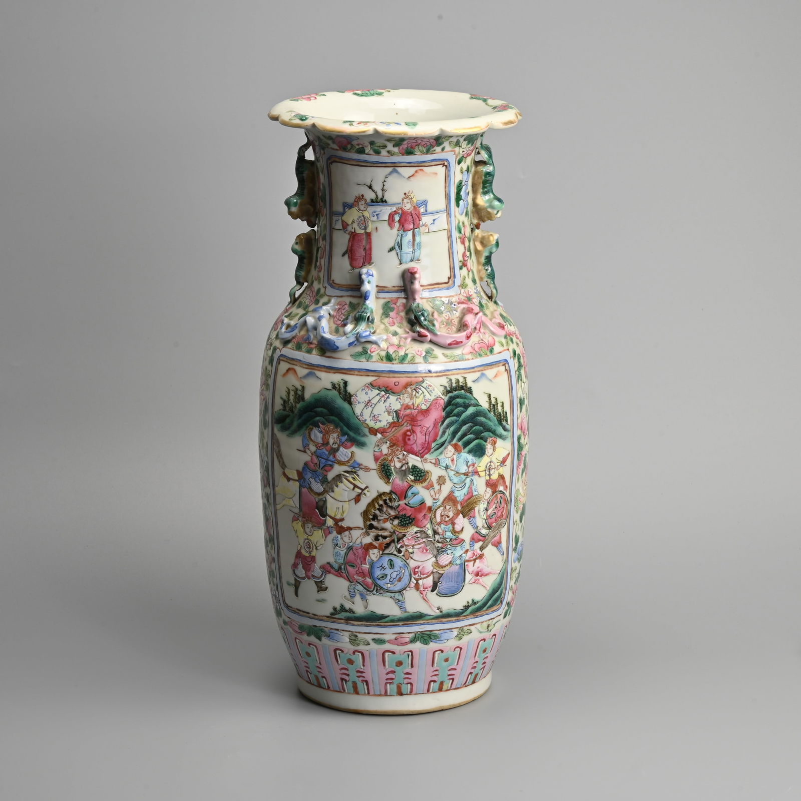 A LARGE CHINESE FAMILLE ROSE PORCELAIN VASE, 19/20TH CENTURY.: A LARGE CHINESE FAMILLE ROSE PORCELAIN VASE, 19/20TH CENTURY. Of baluster form with confronting lion handles, decorated with warrior and court scenes in panels on a floral ground with moulded chilong