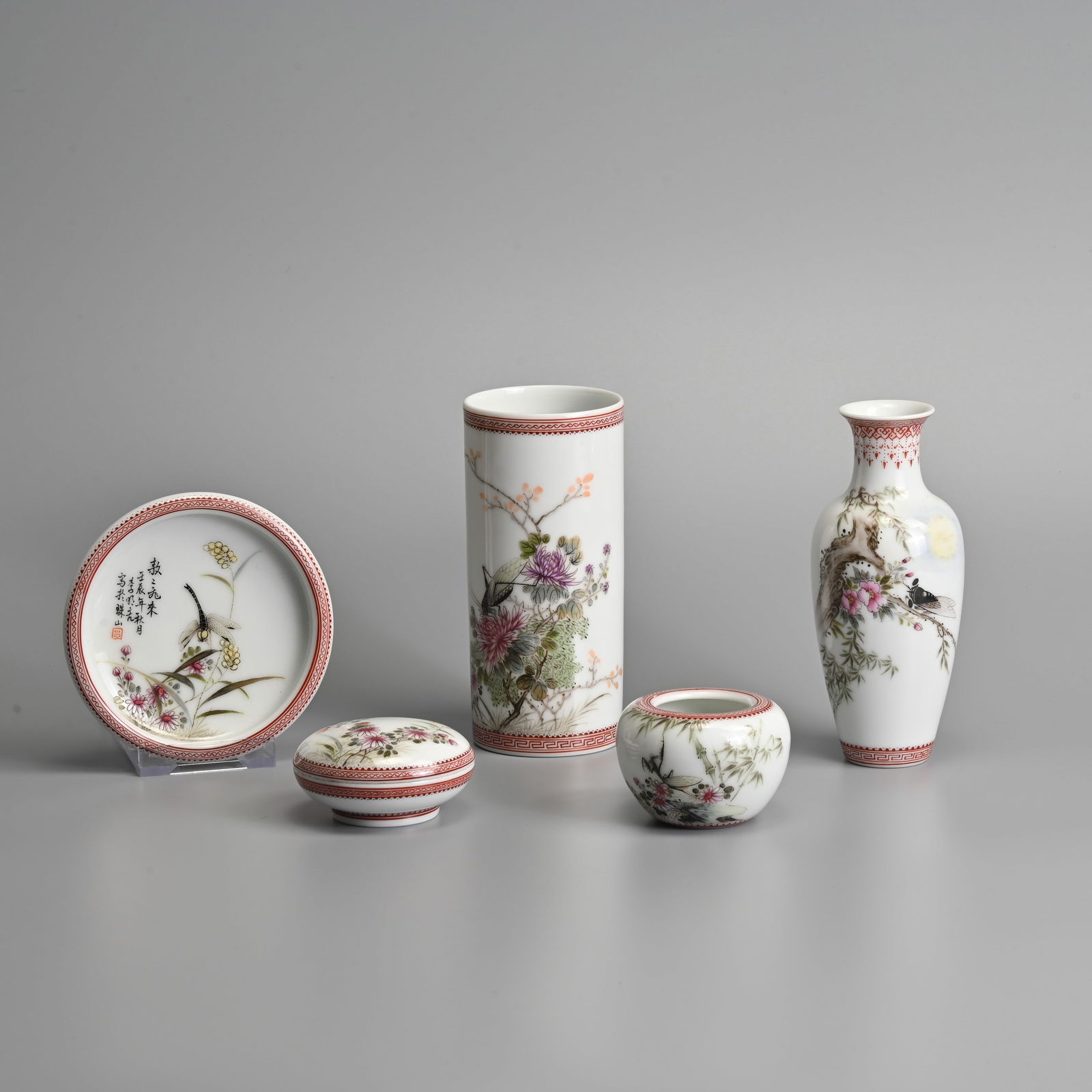 'LI MINGLIANG' BOXED SET OF CHINESE FAMILLE ROSE PORCELAIN SCHOLAR'S ITEMS, SIGNED AND DATED 1952.: 'LI MINGLIANG' BOXED SET OF CHINESE FAMILLE ROSE PORCELAIN SCHOLAR'S ITEMS, SIGNED AND DATED 1952. Comprising a brush washer, water pot, brush pot, flower vase, with ink box and cover decorated with i