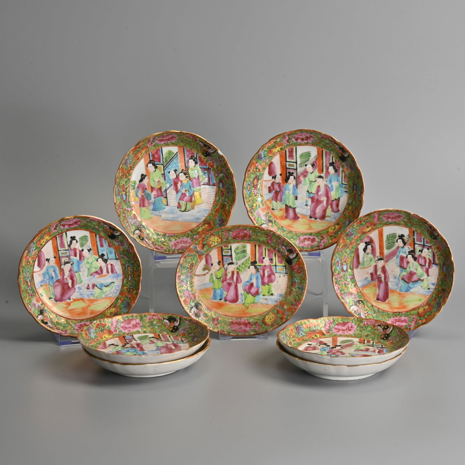 A GROUP OF CHINESE CANTON FAMILLE ROSE PORCELAIN DISHES, 19/20TH CENTURY. (1 of 19)