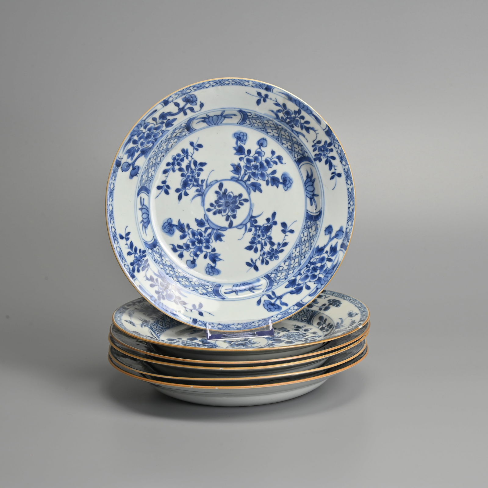 A SET OF SIX CHINESE BLUE AND WHITE PORCELAIN DISHES, 18TH CENTURY. (1 of 8)