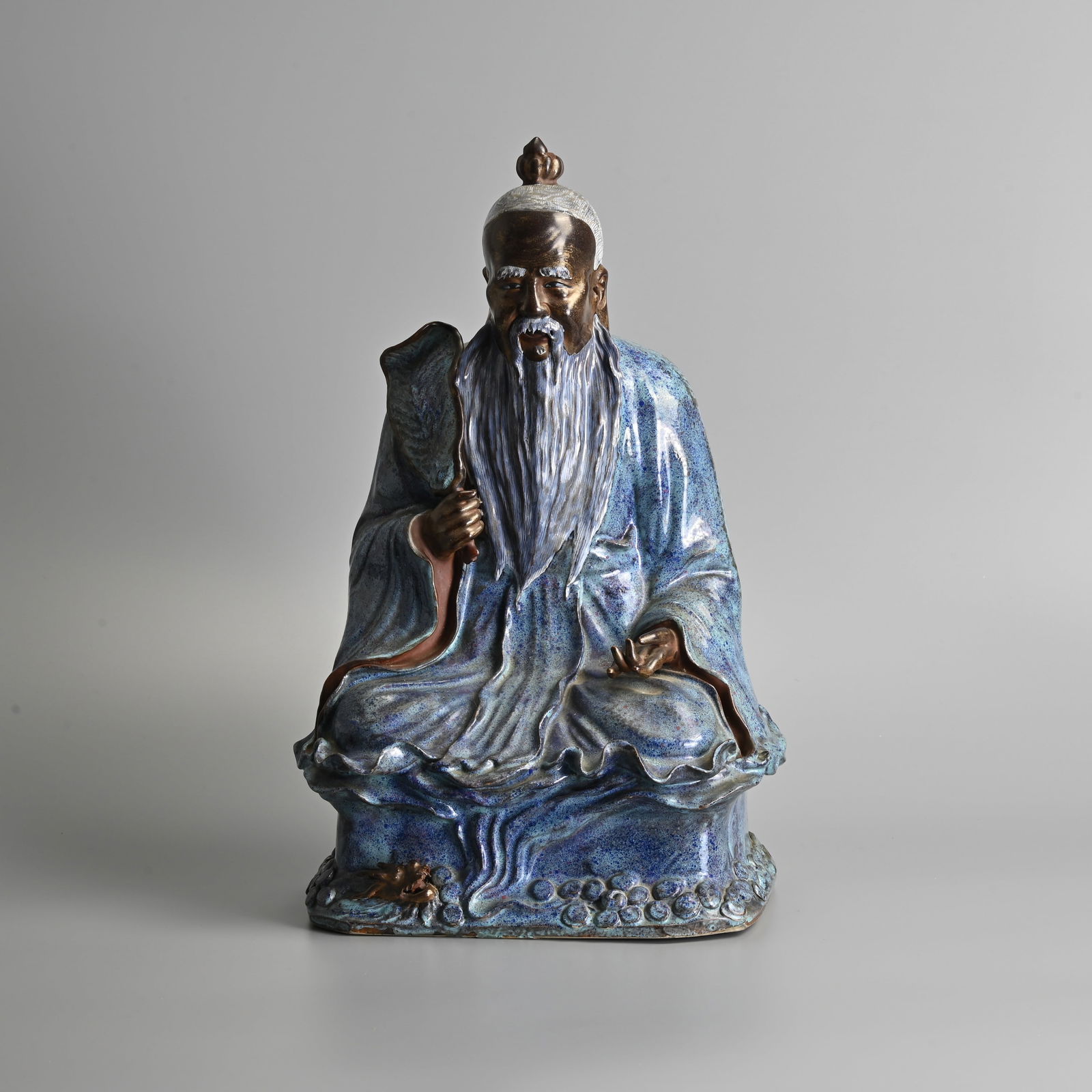 A LARGE CHINESE GLAZED POTTERY DAOIST FIGURE, QING / REPUBLIC PERIOD. (1 of 8)